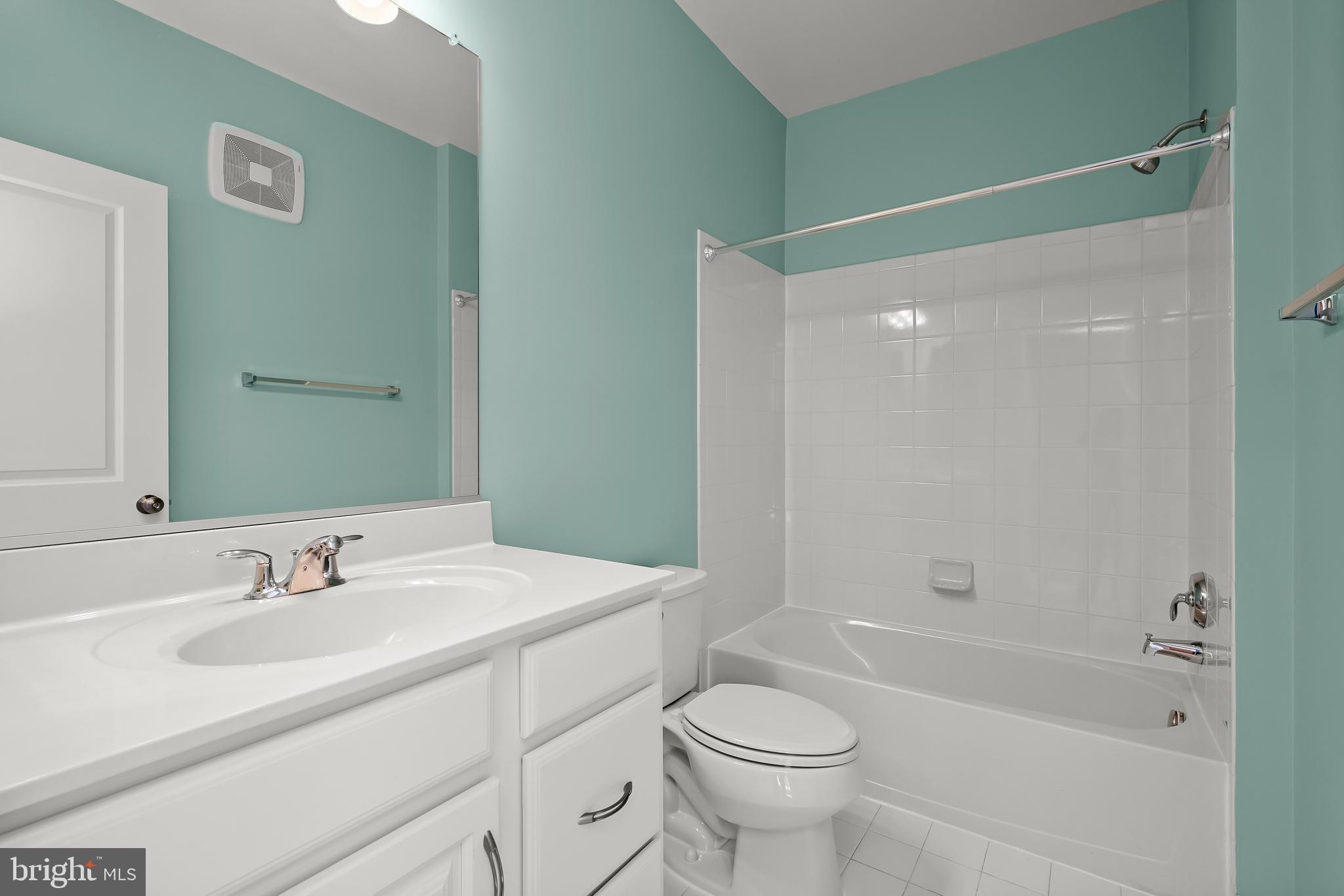 1304 Ribbon Limestone Terrace Southeast Leesburg, VA 20175 - Photo 21 of 33 Full Guest Bath