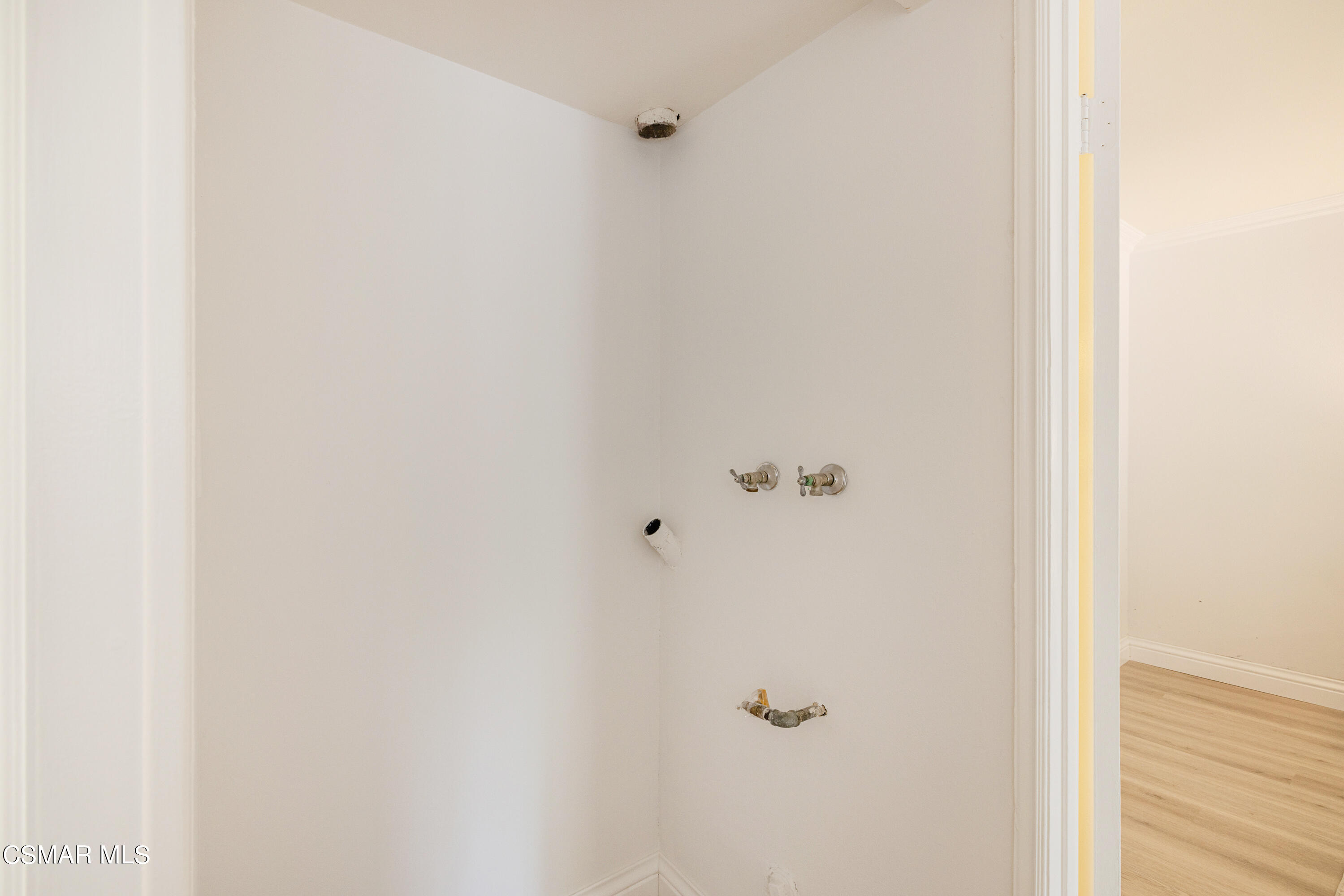 1736 Sinaloa Road, Unit 313 Simi Valley, CA 93065 - Photo 16 of 27 a bathroom with a shower