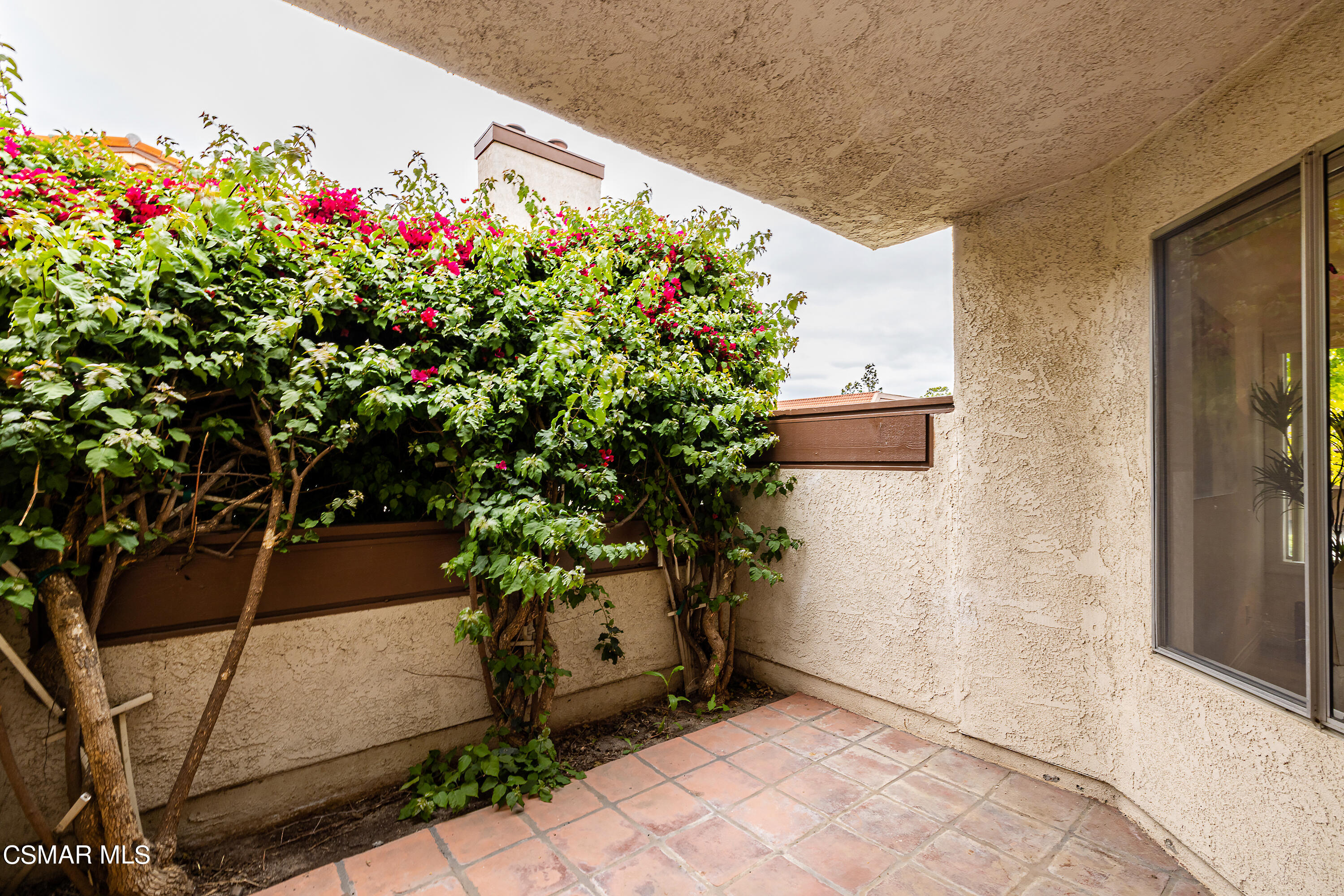 1736 Sinaloa Road, Unit 313 Simi Valley, CA 93065 - Photo 8 of 27 a flower garden in front of a door