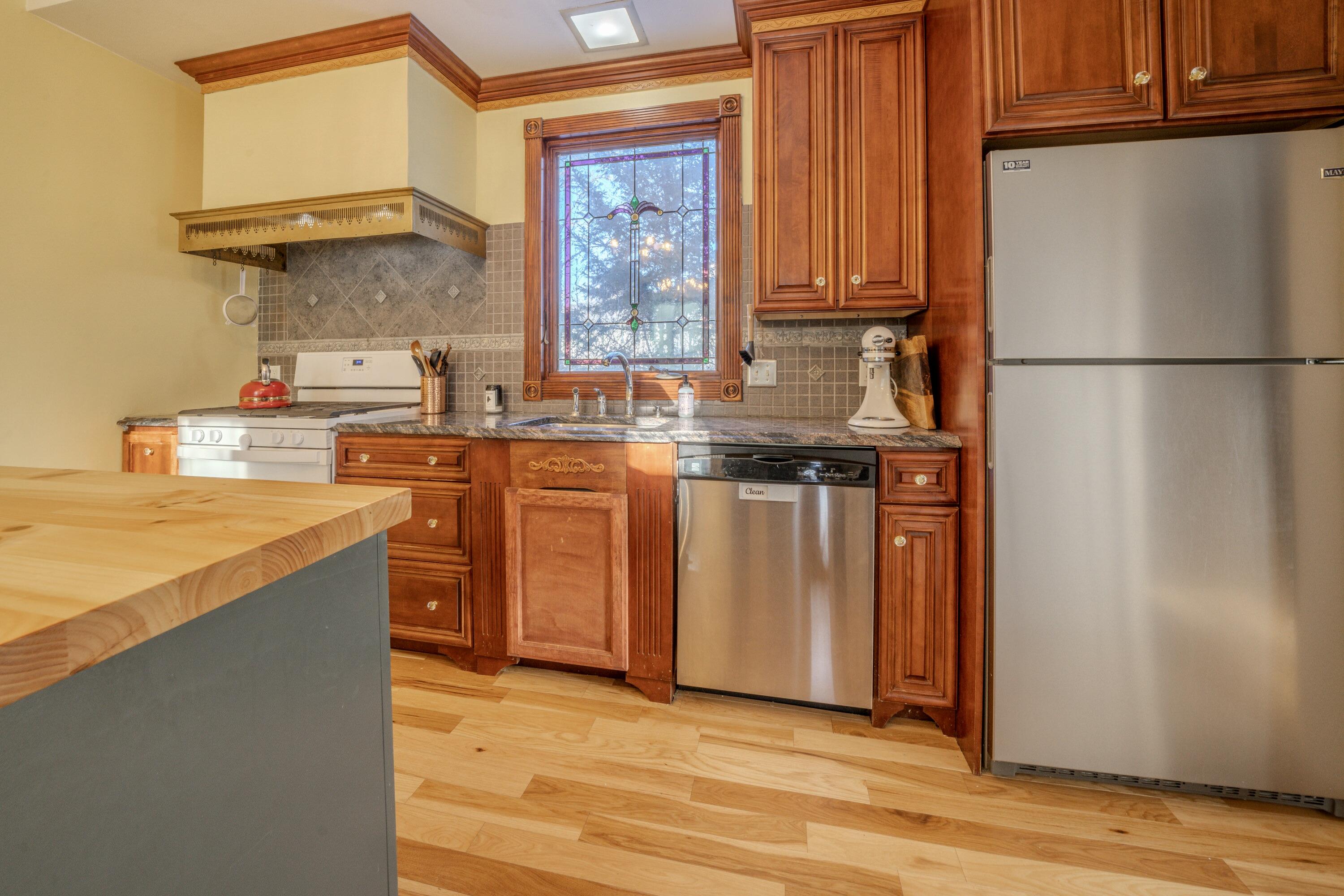 16 Union Street Searsport, ME 04974 - Photo 4 of 55 0428