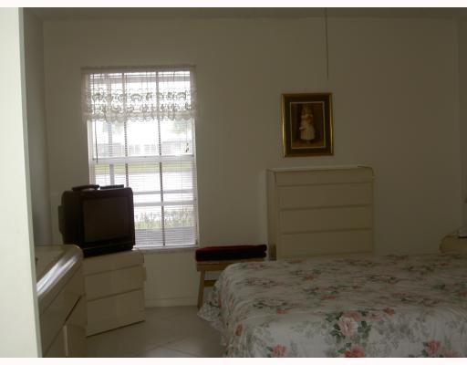 18999 Stewart Circle, Unit 3 Boca Raton, FL 33496 - Photo 5 of 14 a living room with furniture