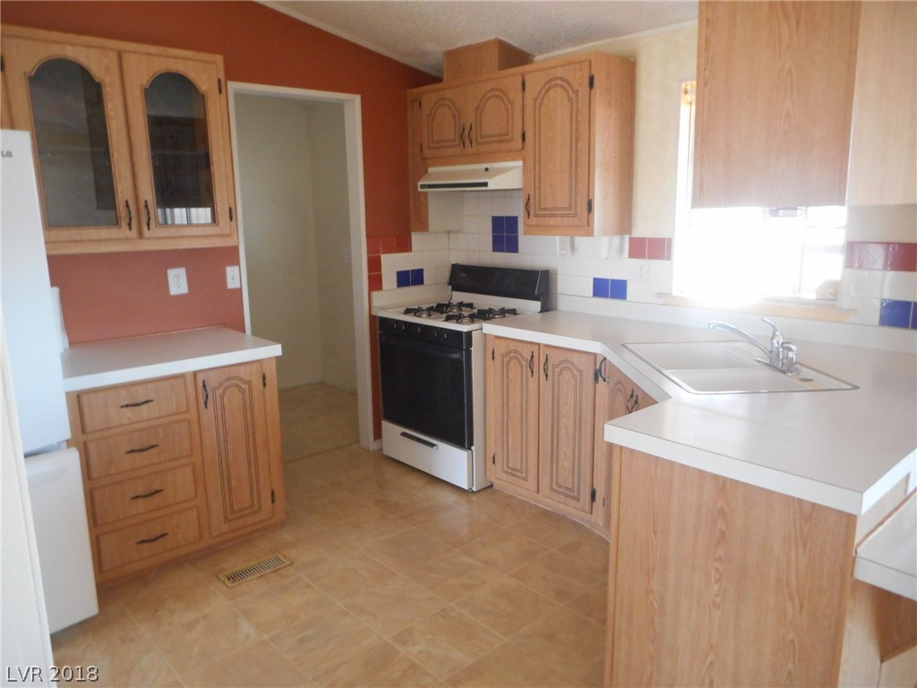 3381 Stephanie Road Pahrump, NV 89060 - Photo 4 of 28 Gallery Image 4