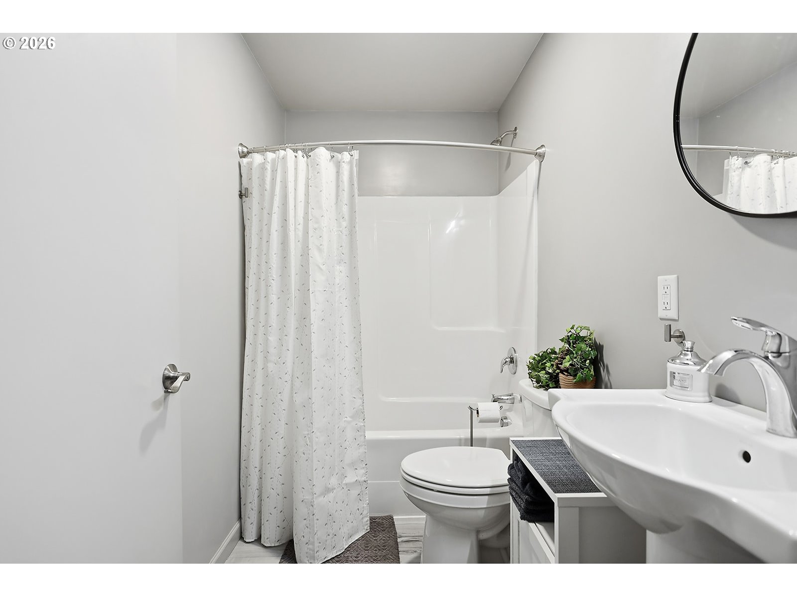 15 Levin Lane Goldendale, WA 98620 - Photo 31 of 47 a bathroom with a sink a toilet and shower