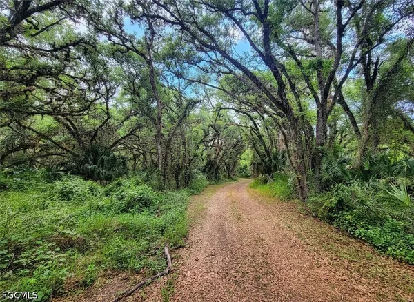 $775,000 | 1040 Kirby Thompson Road, Fort Denaud, FL 33935