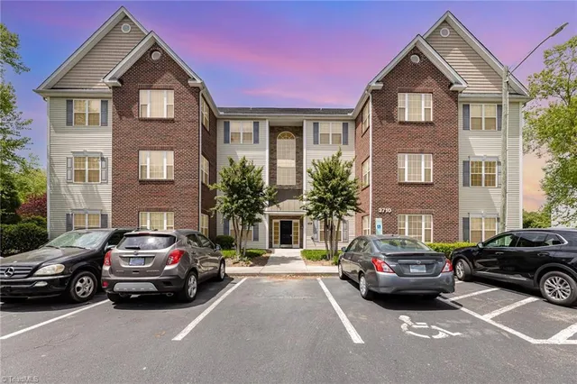 $187,000 | 3710 Spanish Peak Drive, Unit 2D, High Point, NC 27265