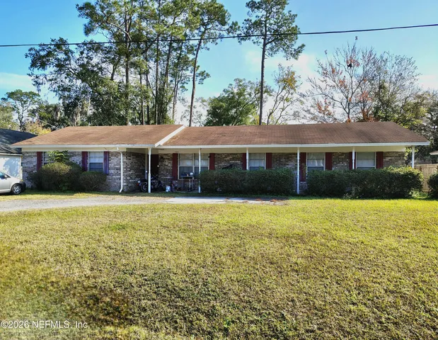 a view of a yard in front of a house