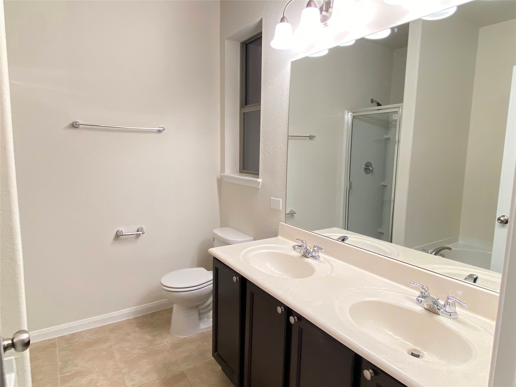 819 Messina Lane Rosenberg, TX 77469 - Photo 14 of 25 a bathroom with a sink and a mirror