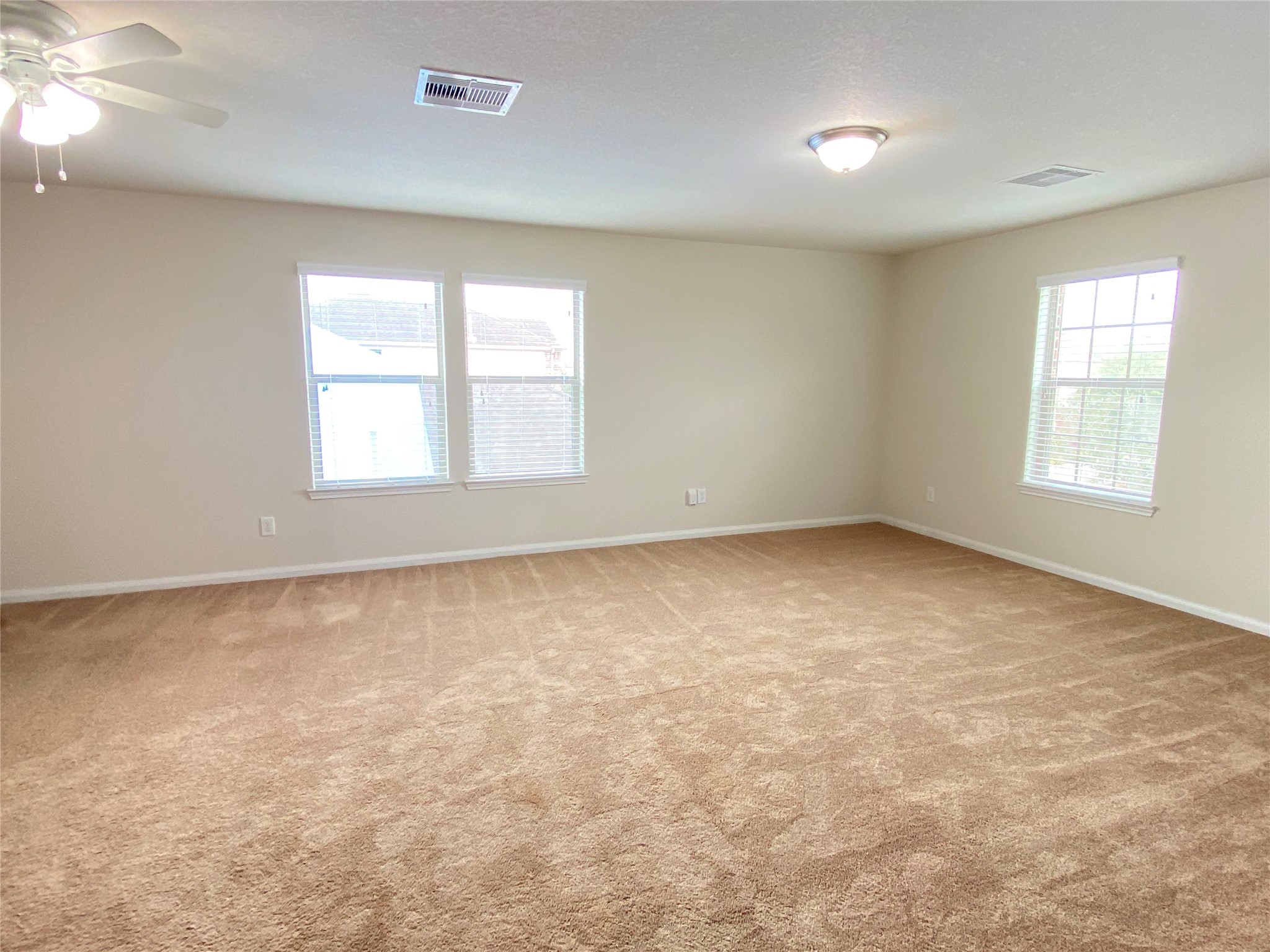 819 Messina Lane Rosenberg, TX 77469 - Photo 19 of 25 an empty room with a window