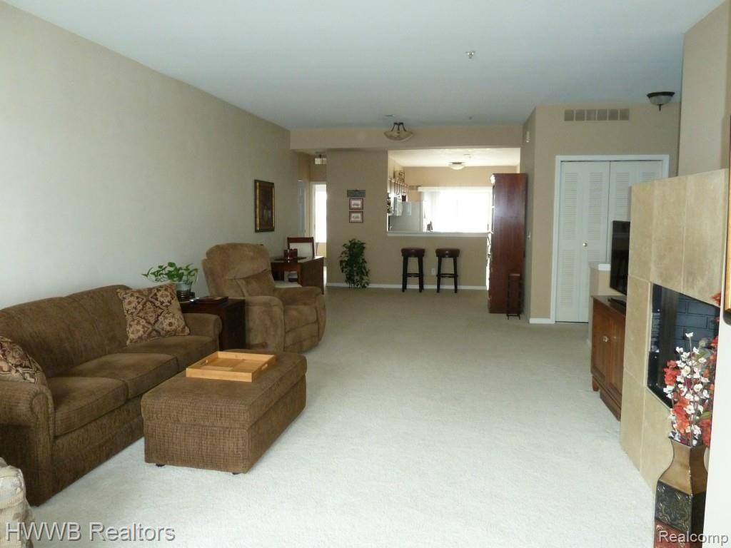 1381 Raliegh Place Troy, MI 48084 - Photo 3 of 17