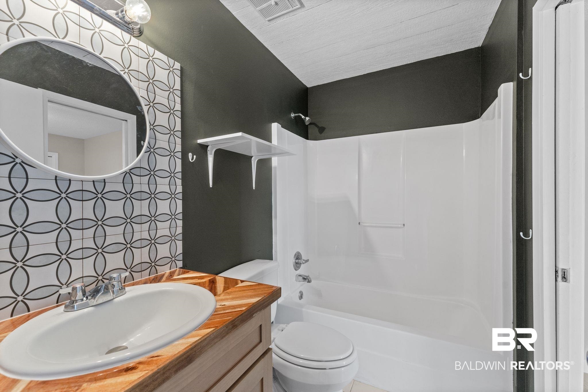 128 West Satsuma Avenue, Unit 128 Foley, AL 36535 - Photo 23 of 41 Full bath featuring vanity and tub / shower combination