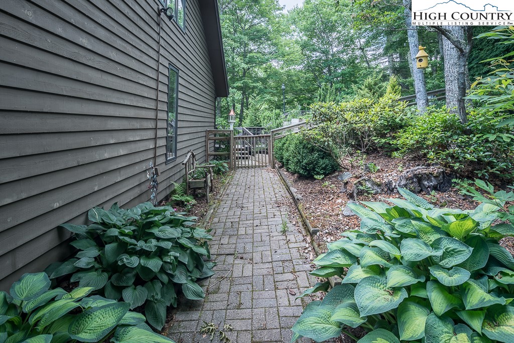 115 Grossbeak Road Newland, NC 28657 - Photo 31 of 40 Gallery Image 31