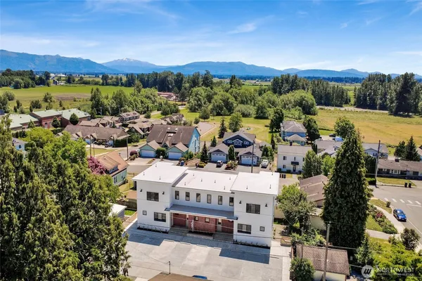 $469,000 | 105 South 8th Street, Unit 102, Lynden, WA 98264