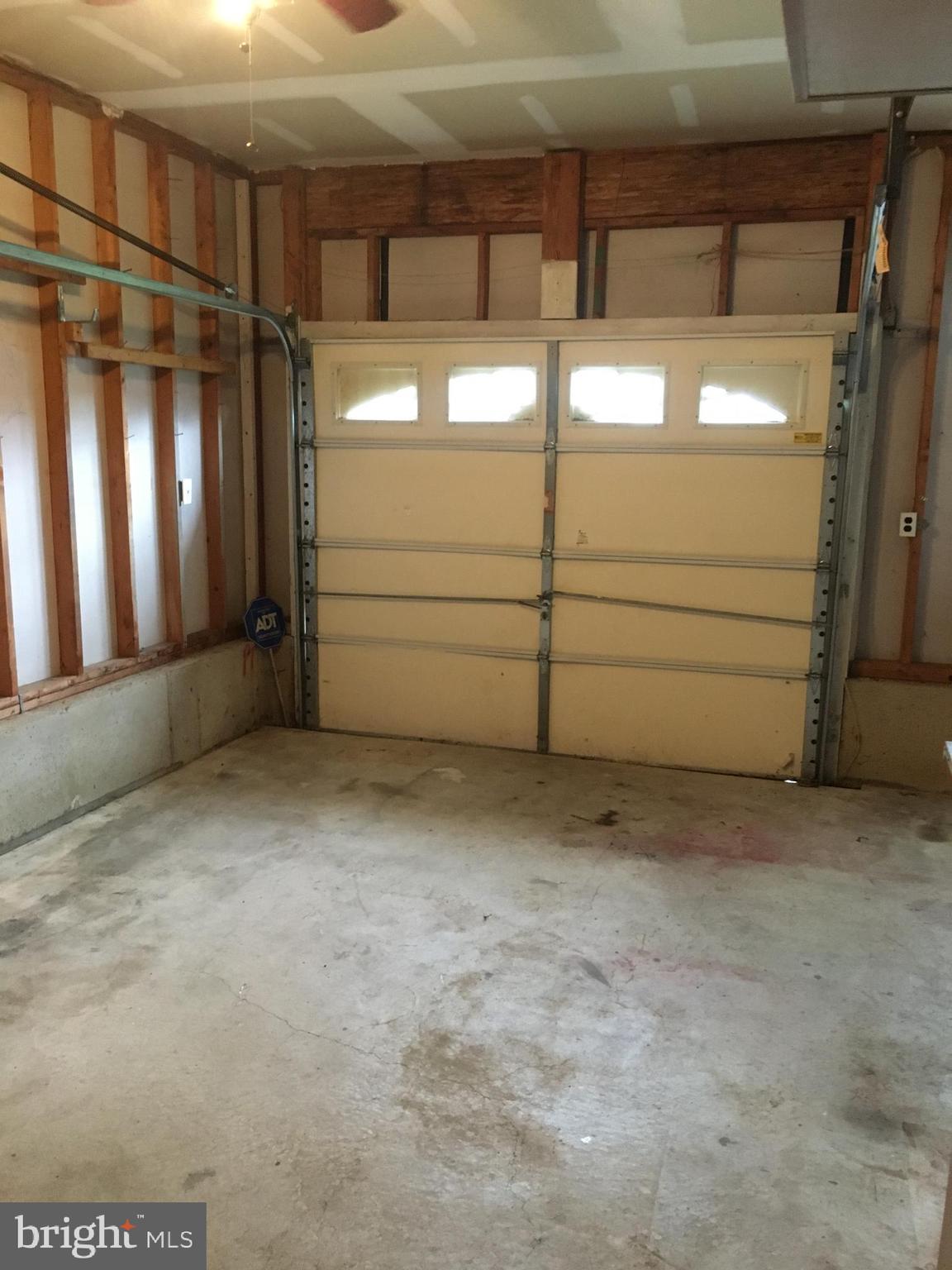 70 Lomond Road Williamstown, NJ 08094 - Photo 30 of 31 Garage