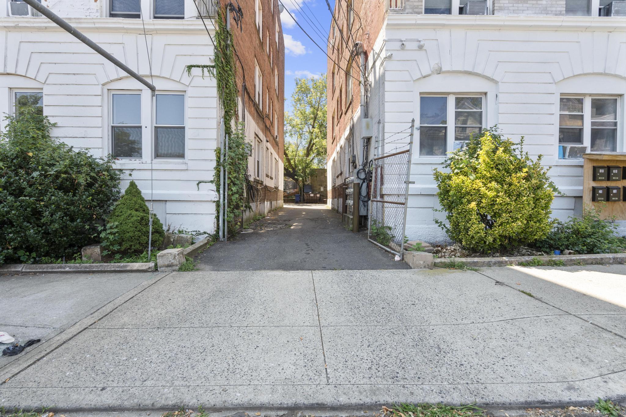 25 Whittier Street Bridgeport, CT 06605 - Photo 13 of 33