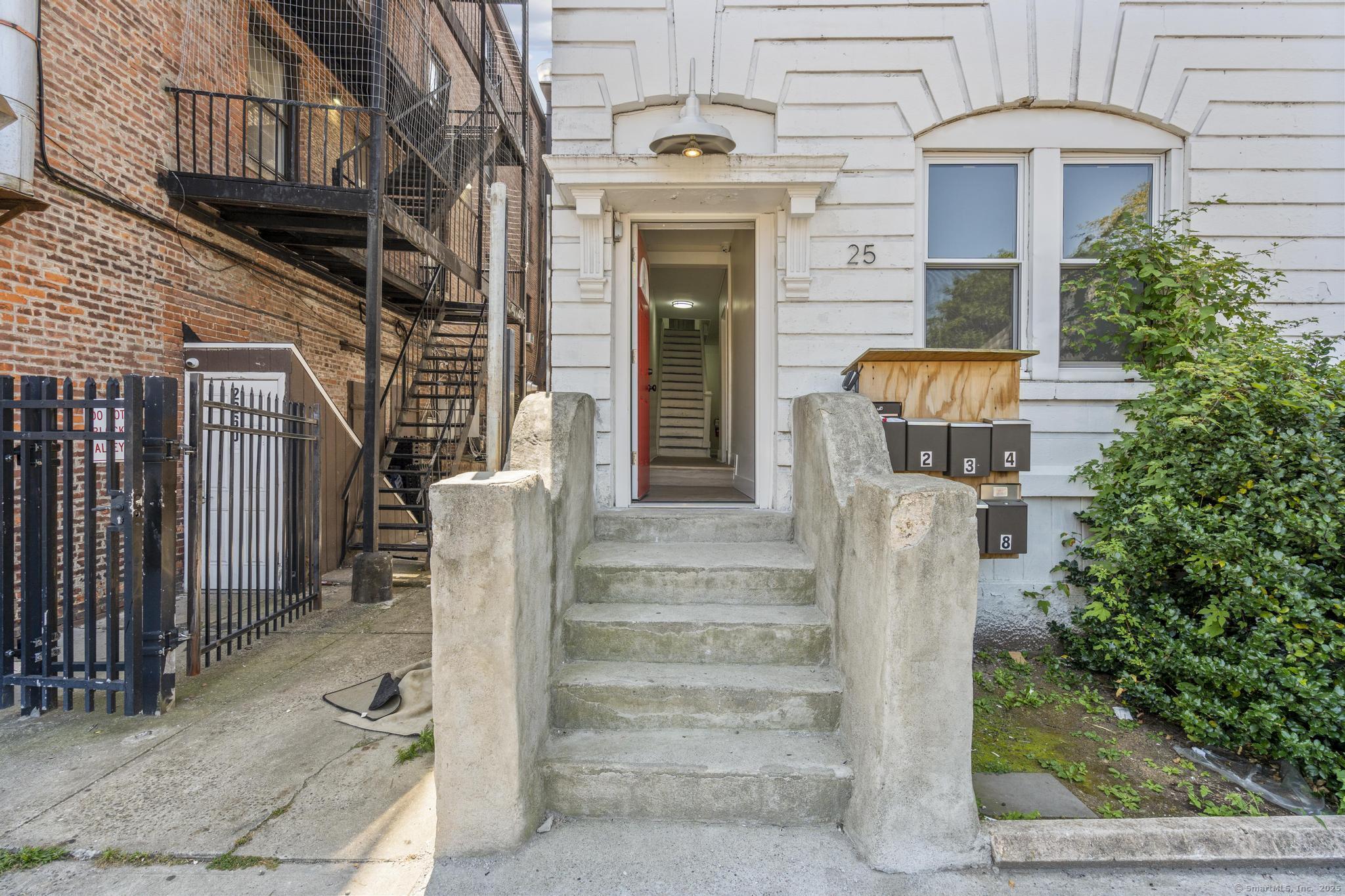 25 Whittier Street Bridgeport, CT 06605 - Photo 14 of 33