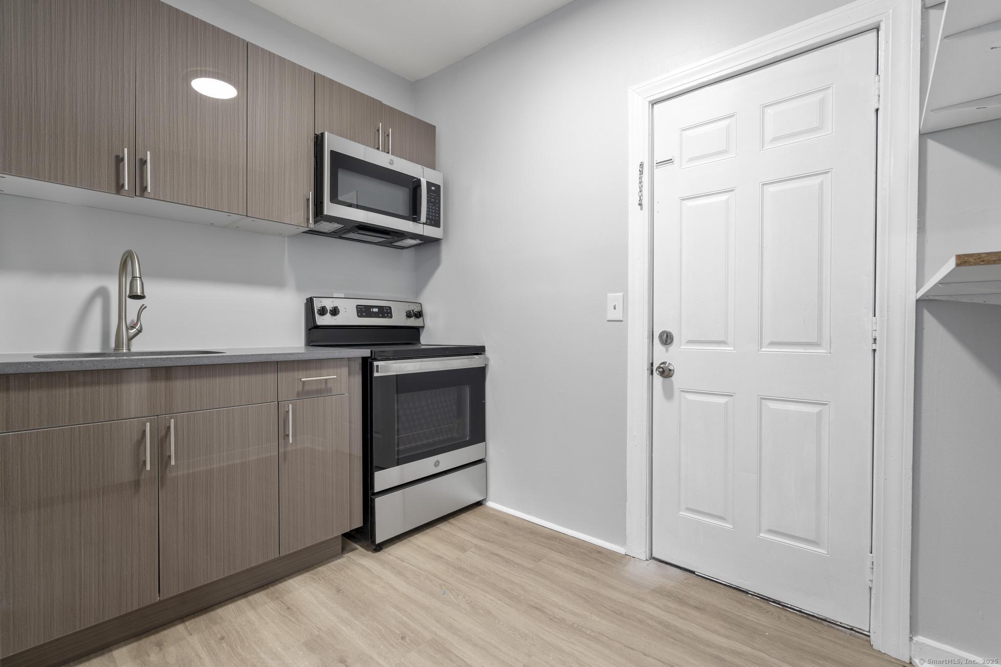 25 Whittier Street Bridgeport, CT 06605 - Photo 18 of 33