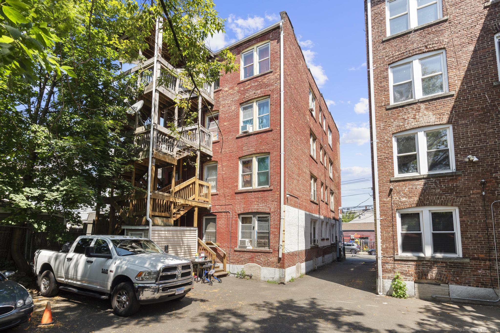 25 Whittier Street Bridgeport, CT 06605 - Photo 7 of 33