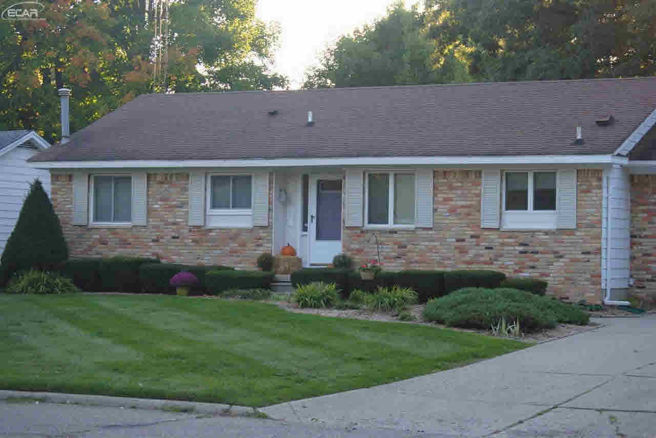 4330 Old Carriage Road Flint, MI 48507 - Photo 2 of 25 21260446-1.JPG