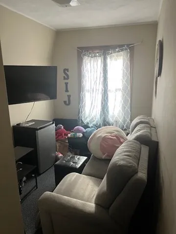 $4,225 | 583 Watertown Street, Unit 2, Newton, MA 02460