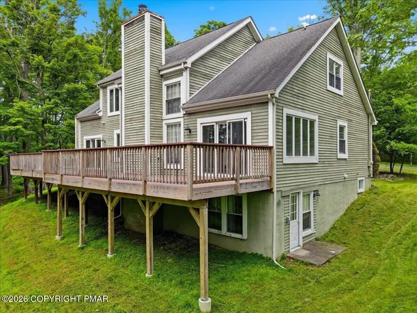 $379,000 | 161 Fawnwood Drive, Greentown, PA 18426