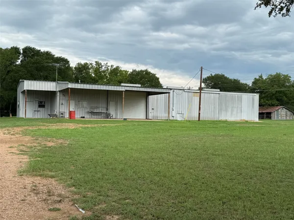 a front view of house with yard
