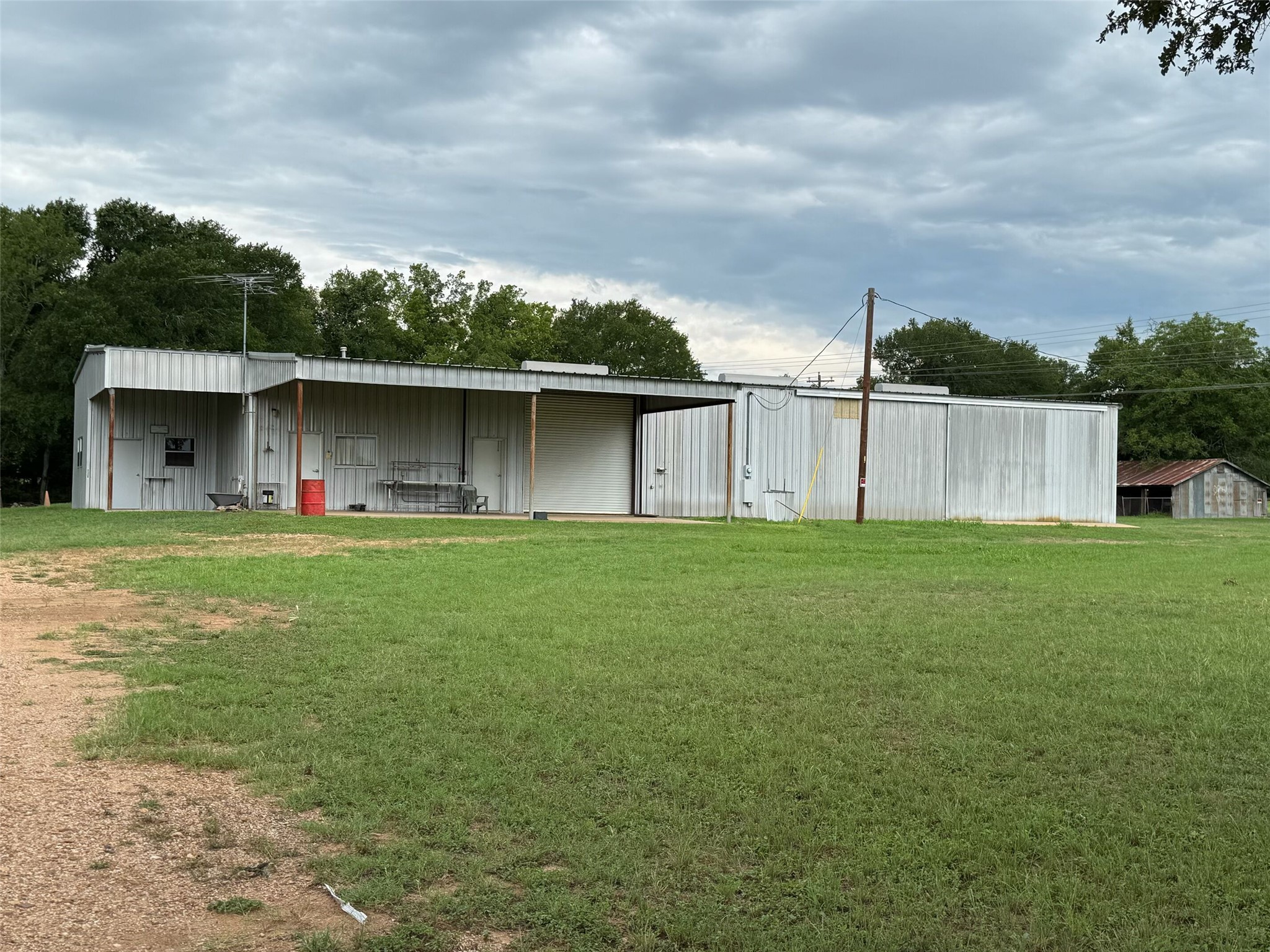 a front view of house with yard