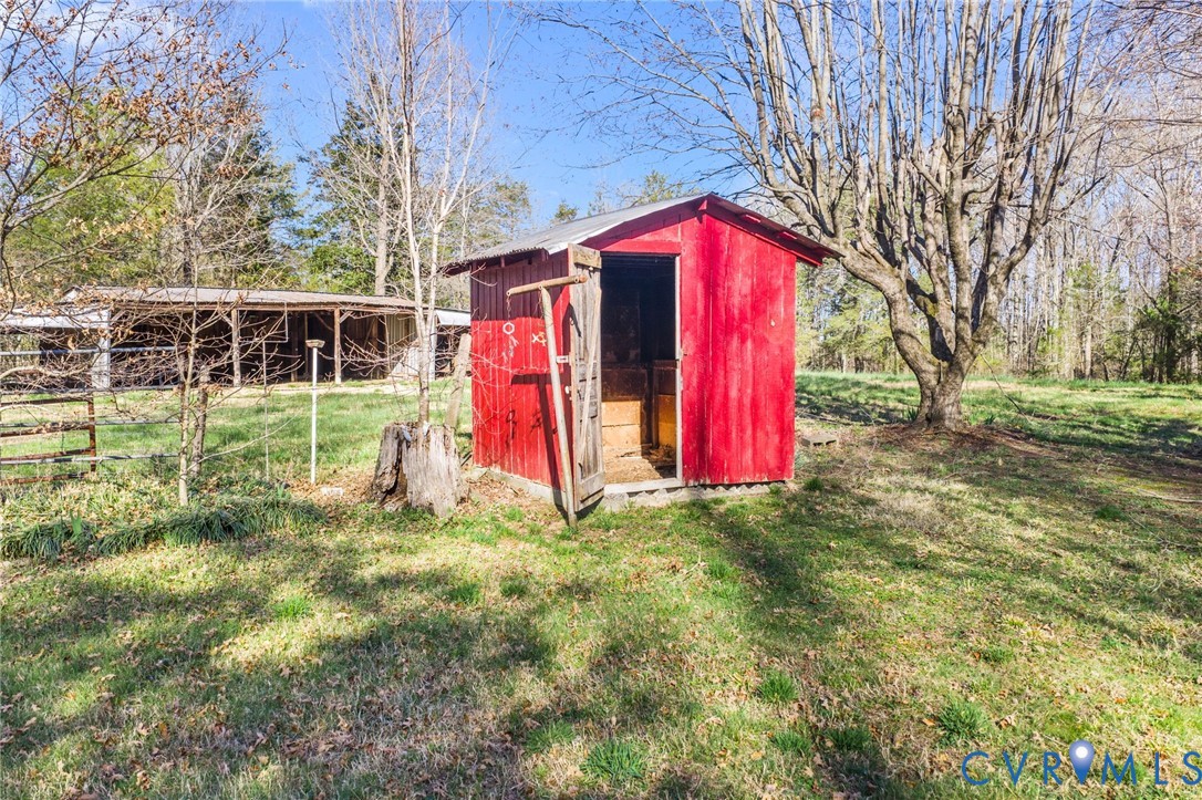 19161 Hollowing Creek Road Beaverdam, VA 23015 - Photo 6 of 27 a view of a house with a yard and sitting area