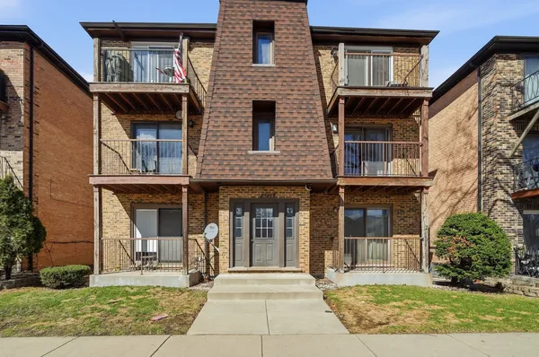 $156,800 | 6728 West 64th Place, Unit 2A, Chicago, IL 60638