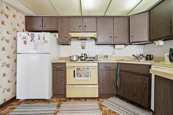 $156,800 | 6728 West 64th Place, Unit 2A, Chicago, IL 60638