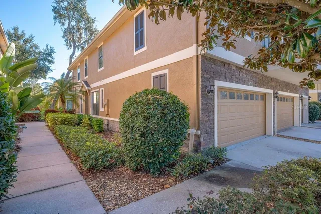 $325,000 | 5722 Kinglethill Drive, Lithia, FL 33547