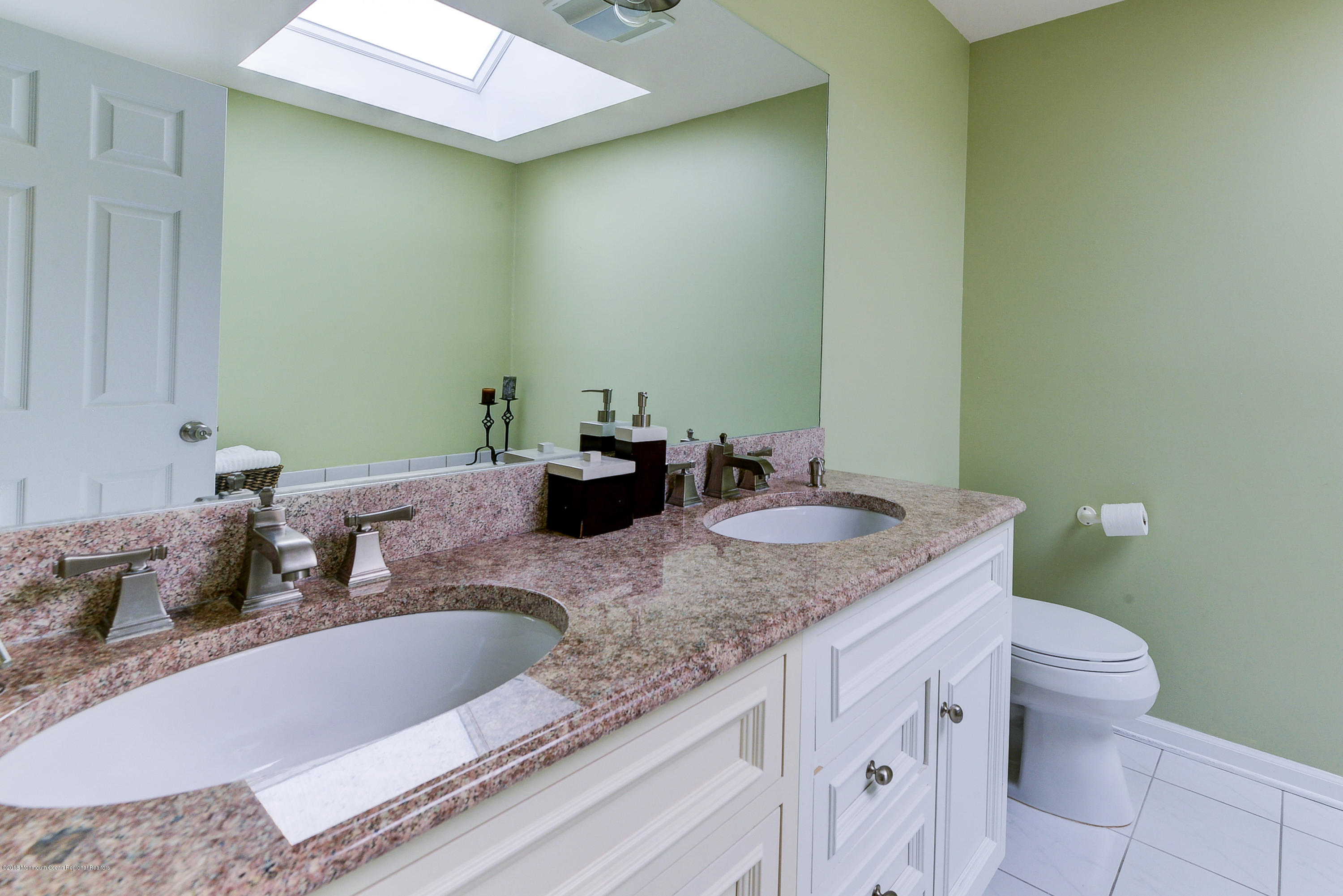 5 Riverside Lane Holmdel, NJ 07733 - Photo 30 of 33 Master bath