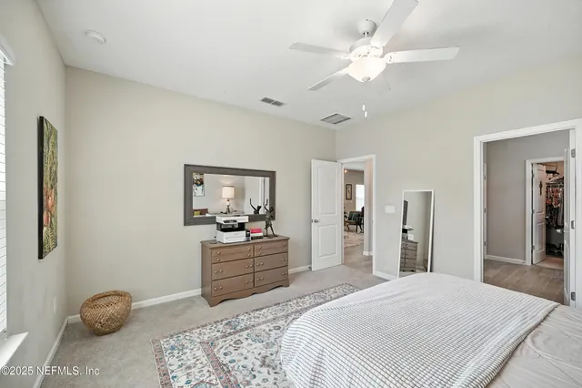 a en suite bathroom with a double vanity sink and mirror