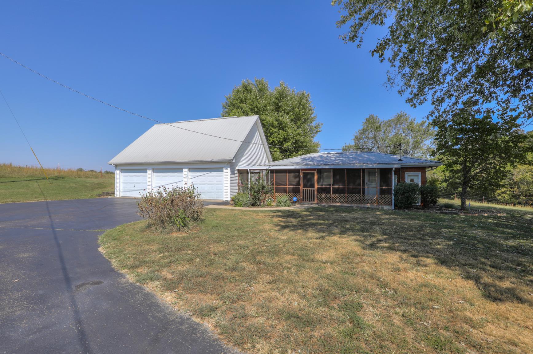3144 Battle Creek Road Springfield, TN 37172 - Photo 2 of 28 a front view of a house with a yard