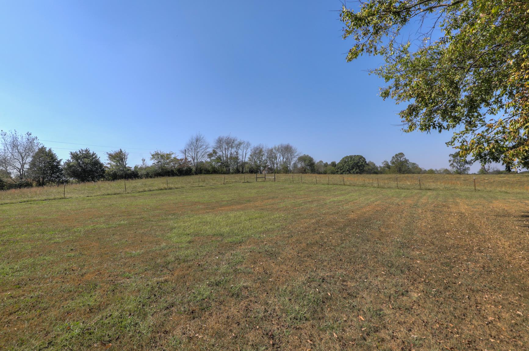 3144 Battle Creek Road Springfield, TN 37172 - Photo 26 of 28 a view of a lake with a city