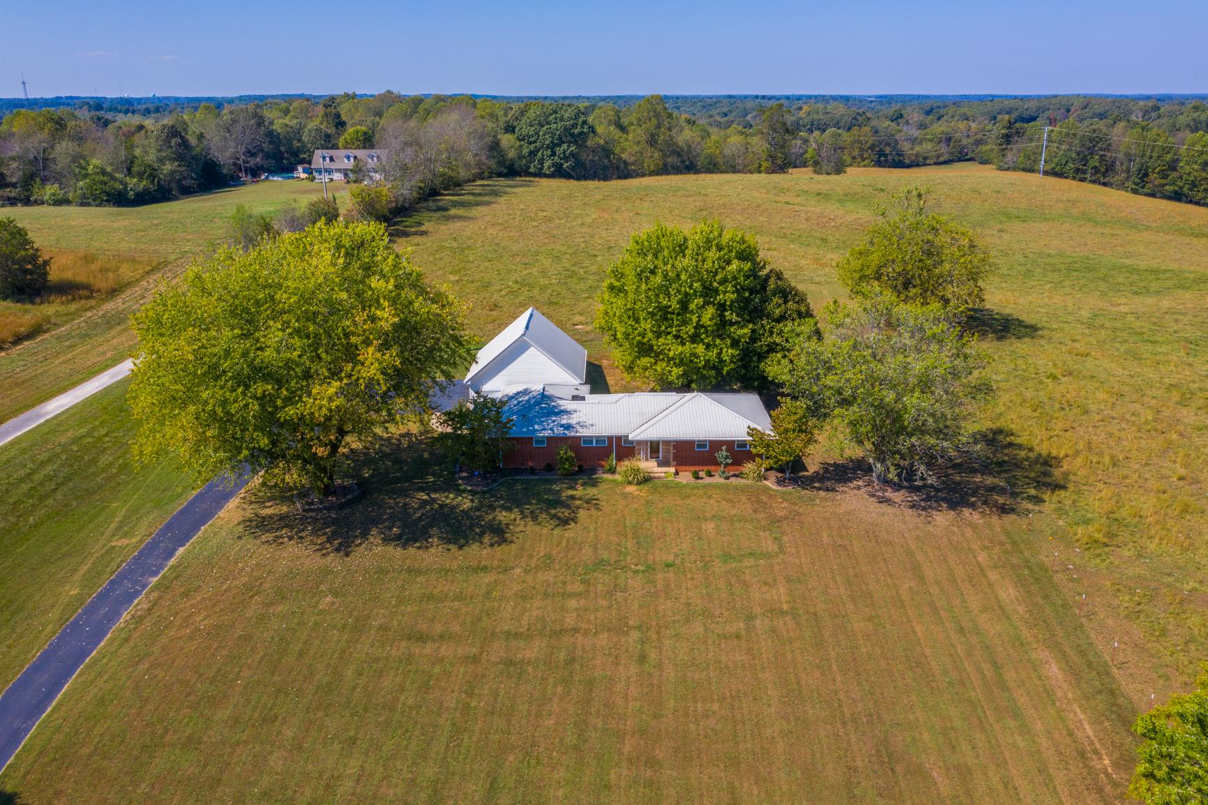 3144 Battle Creek Road Springfield, TN 37172 - Photo 4 of 28 a view of lake and mountain