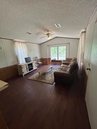 $1,100 | 7171 East County Highway, DeFuniak Springs, FL 32435