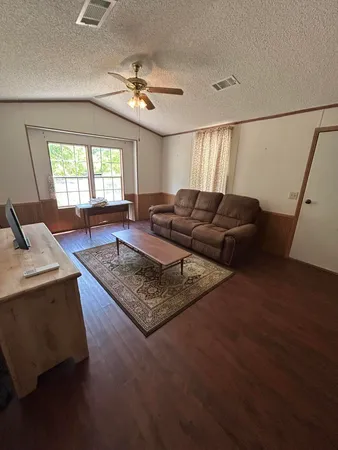 $1,100 | 7171 East County Highway, DeFuniak Springs, FL 32435