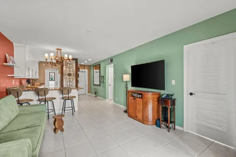 $210,000 | 1118 Lake Terrace, Unit 217H, Boynton Beach, FL 33426