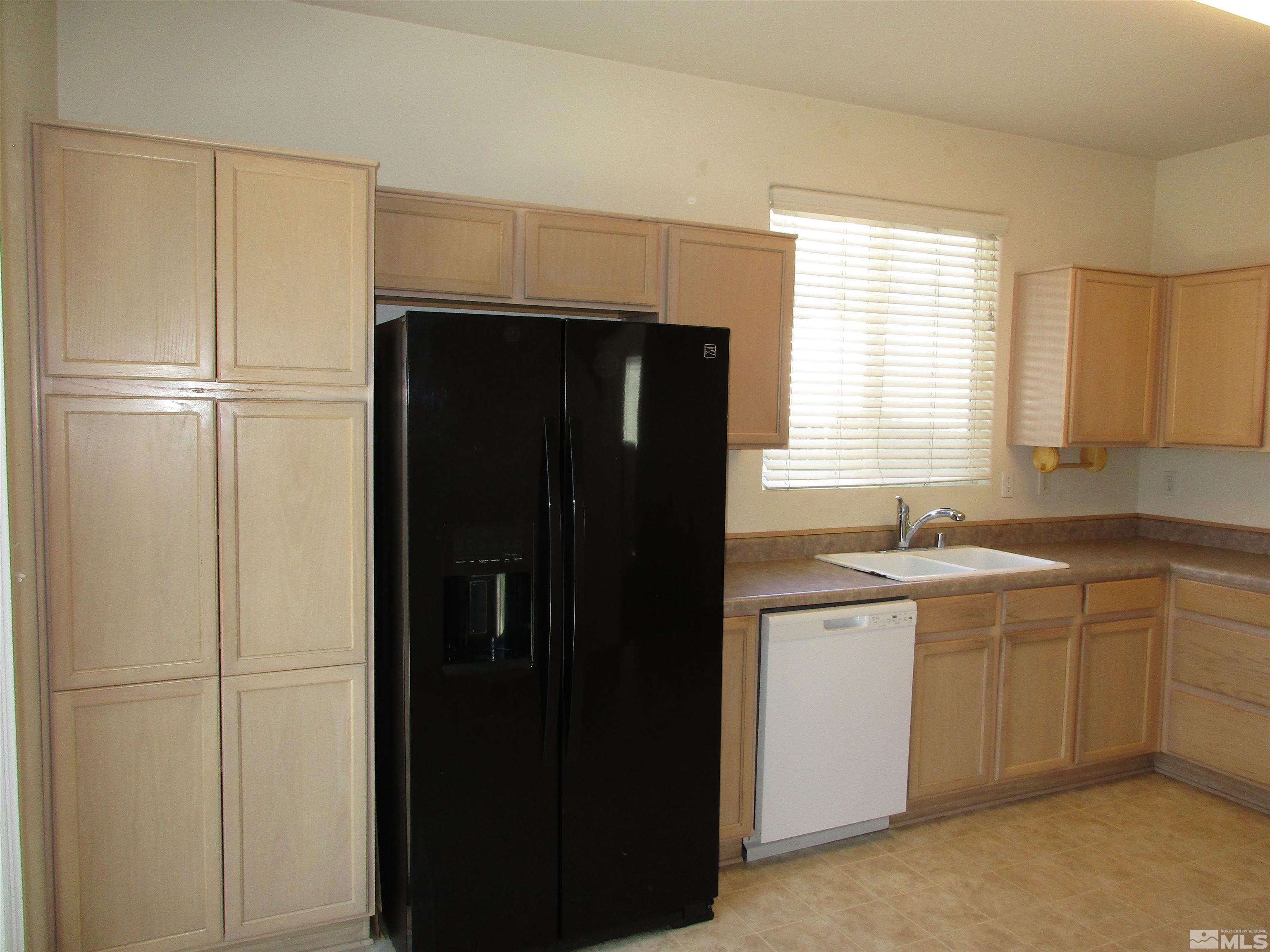 2289 Sapphire Ridge Way Reno, NV 89523 - Photo 10 of 39 Photo 10