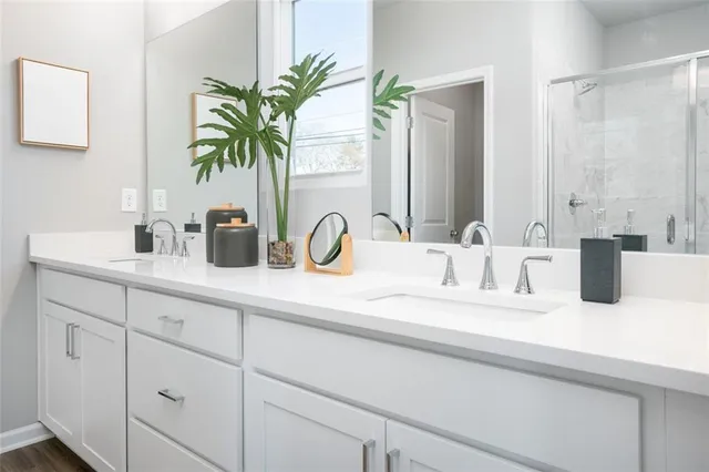 a bathroom with sink and a mirror