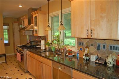 30110 Bolingbrook Road Pepper Pike, OH 44124 - Photo 9 of 25