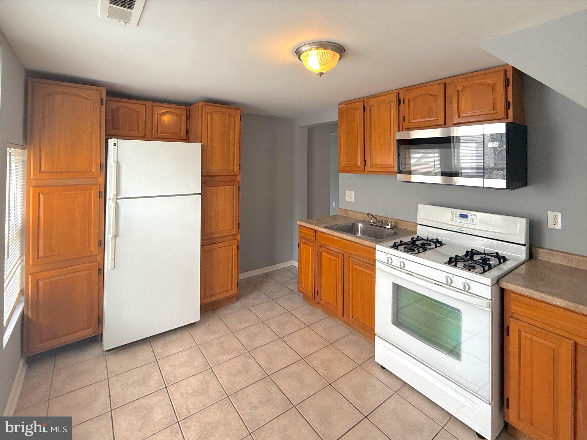 304 Collins Avenue, Unit 2 Baltimore, MD 21229 - Photo 8 of 17 Bright and inviting kitchen space.
