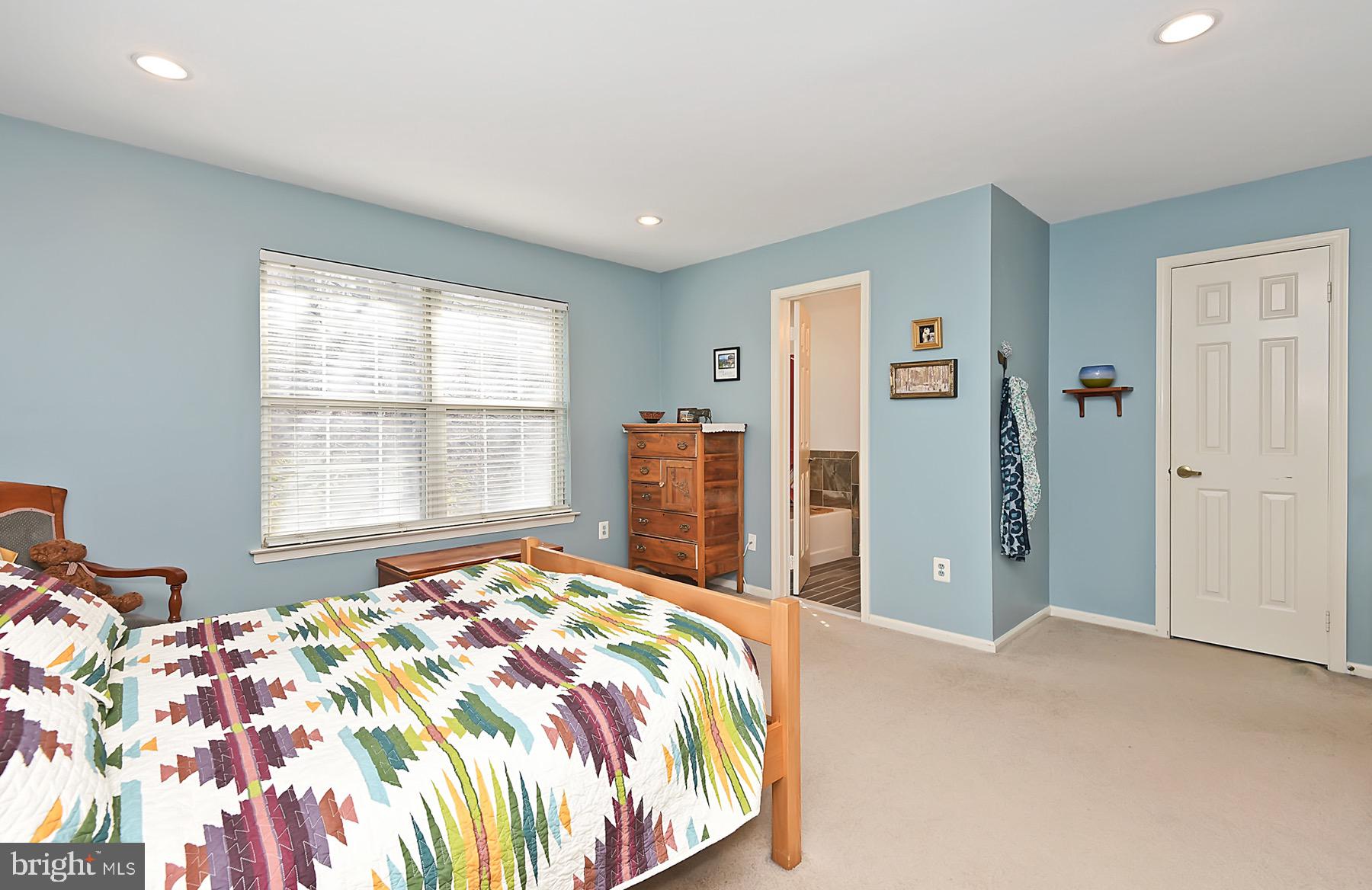 42 Chicopee Drive Princeton, NJ 08540 - Photo 11 of 20 Primary BR with Full Bath