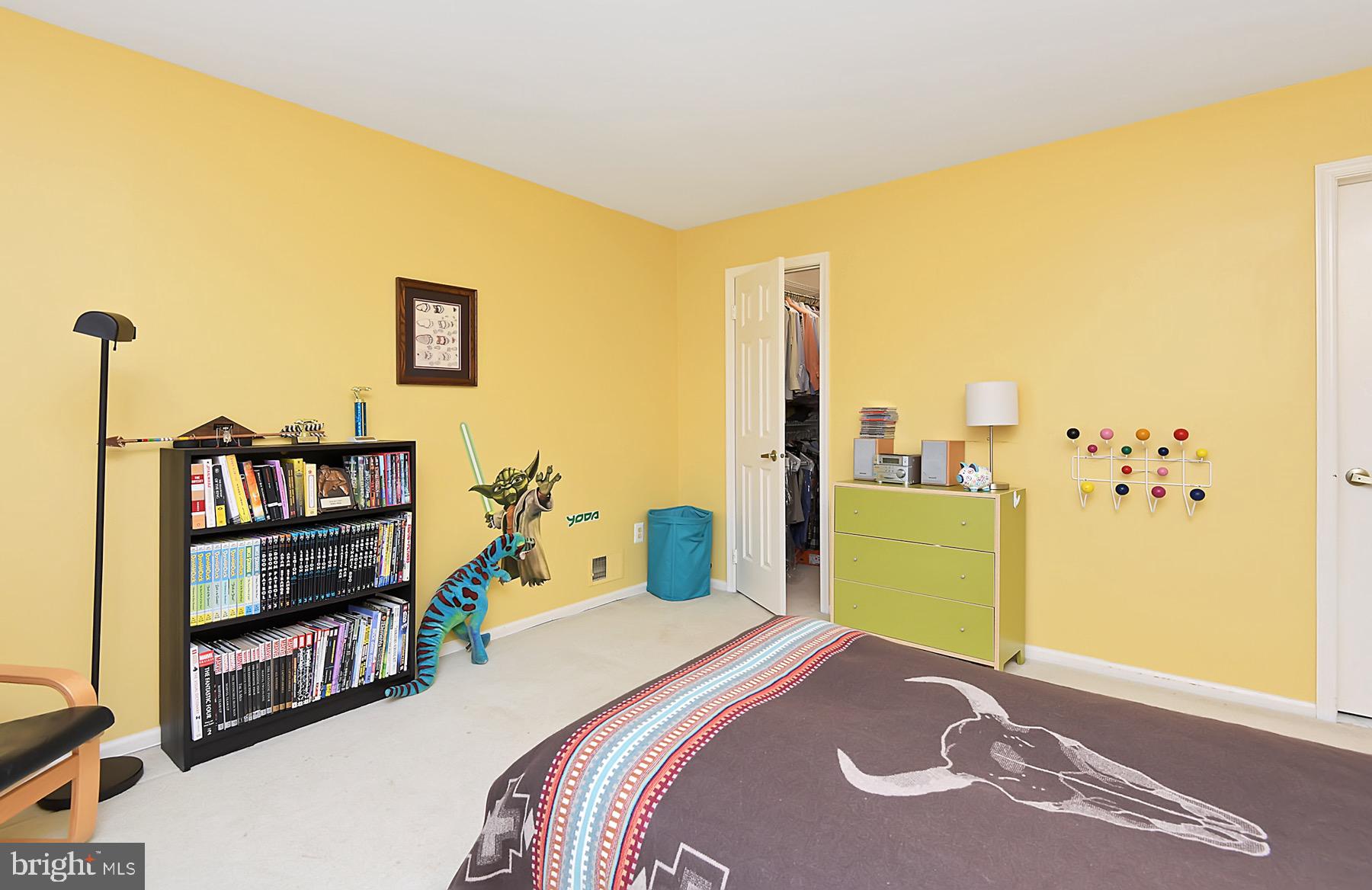 42 Chicopee Drive Princeton, NJ 08540 - Photo 16 of 20 Bedroom 2 with Walk-in Closet and Full Bath