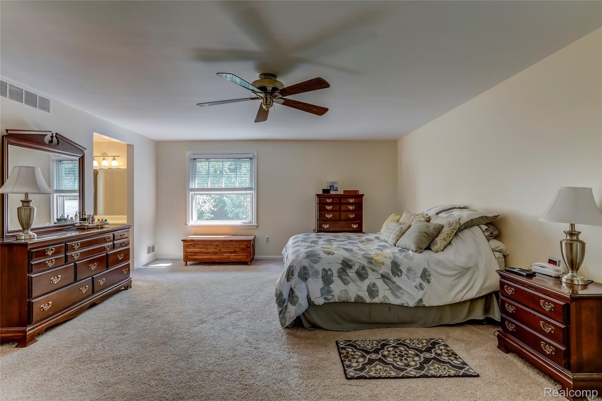 2496 Wickfield Road West Bloomfield, MI 48323 - Photo 20 of 32 2496 Wickfield Road, West Bloomfield Township, MI-24-FULL.jpg
