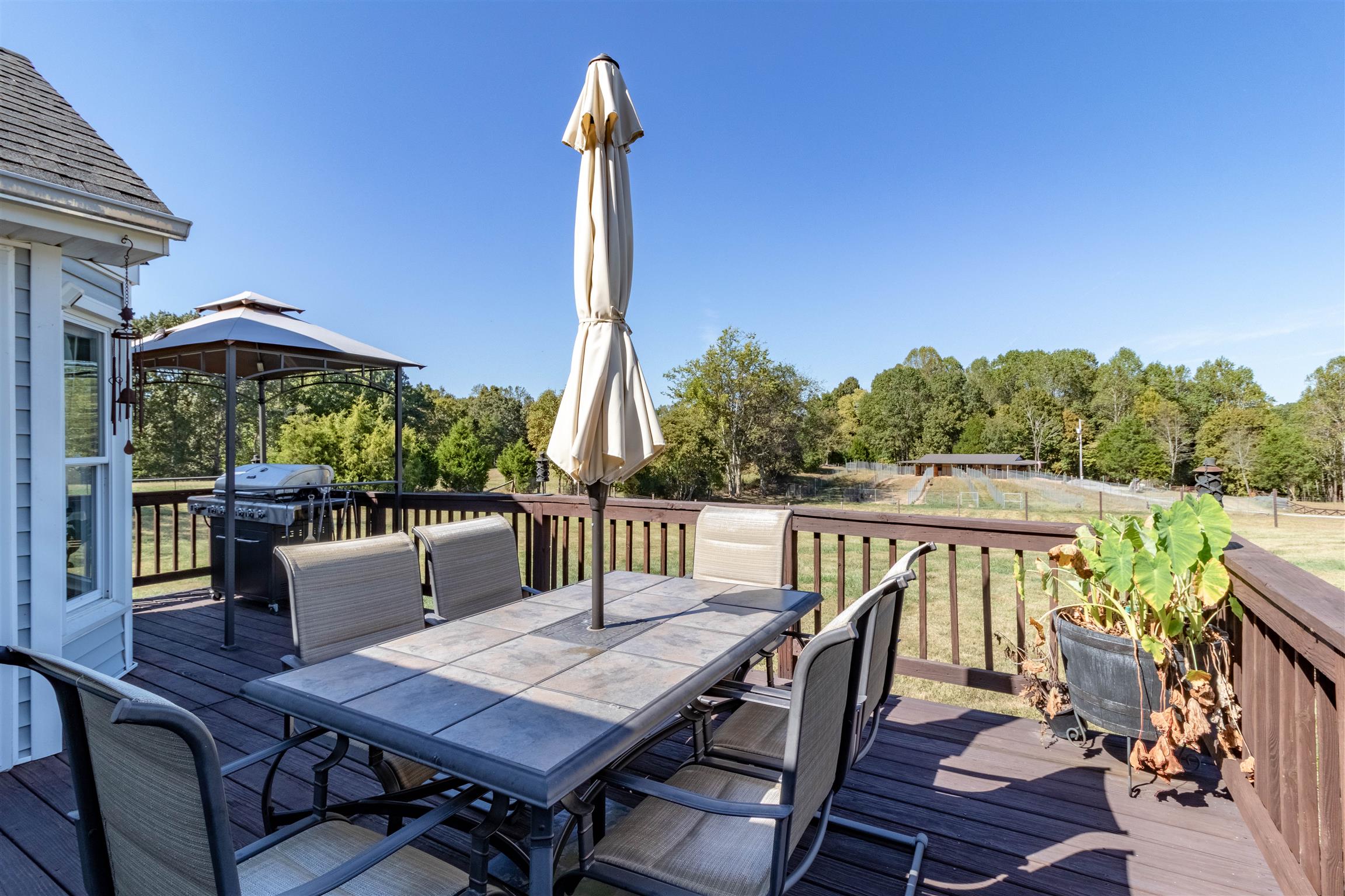 2615 Jarrell Ridge Road Clarksville, TN 37043 - Photo 22 of 30 Imagine entertaining on this deck in complete backyard privacy!