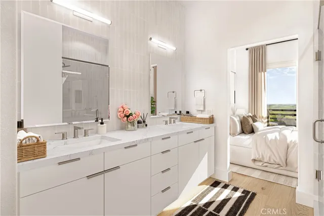 a en suite bathroom with a double vanity sink and mirror