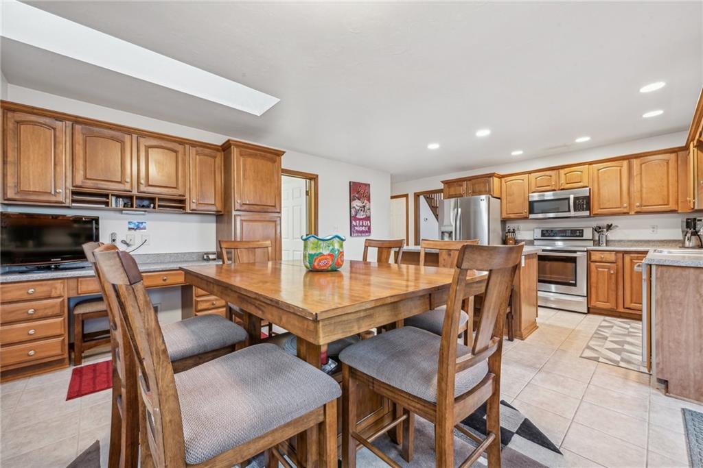 2334 South Ridge Drive Hidden Valley, PA 15502 - Photo 7 of 36 Gallery Image 7
