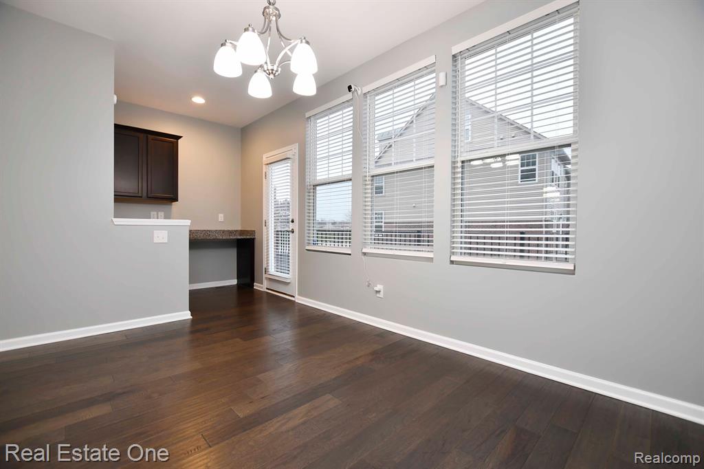 317 Glenhurst Boulevard Rochester, MI 48307 - Photo 10 of 28