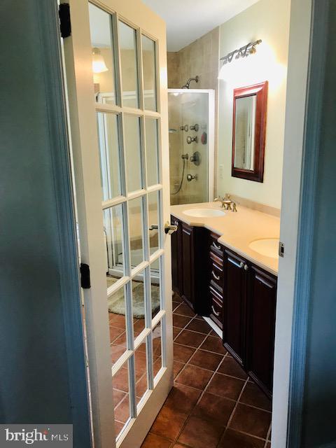 92 Crestmont Court Lititz, PA 17543 - Photo 17 of 33 Master Bath